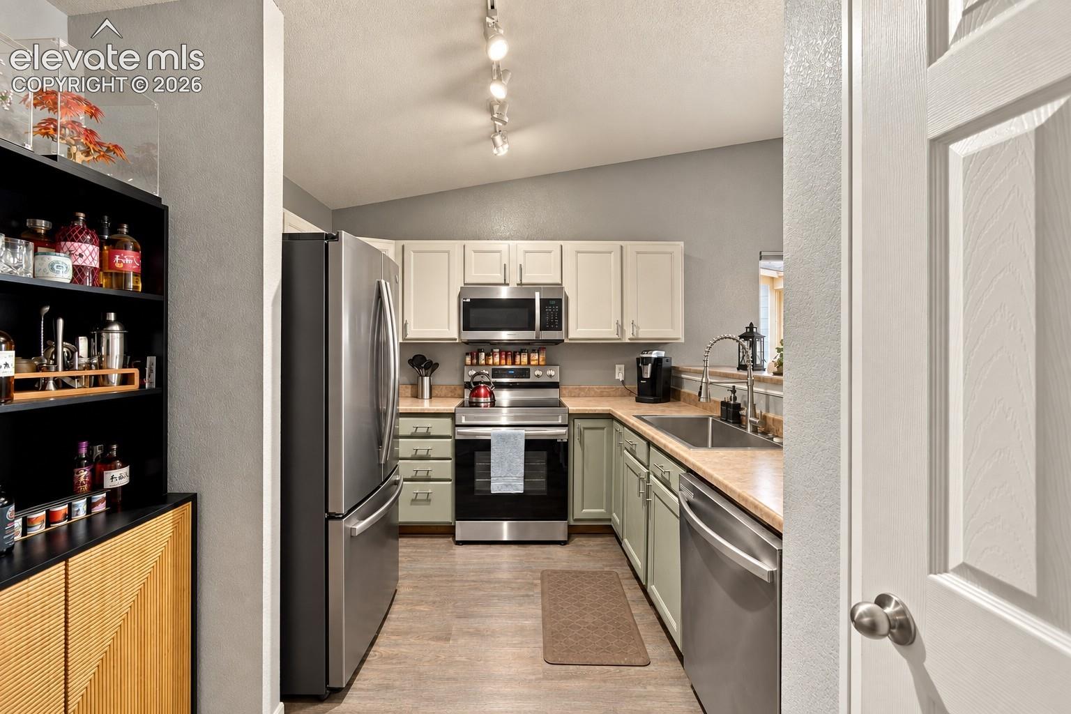 Listing photo 5 for 1324 Silver Hawk Court