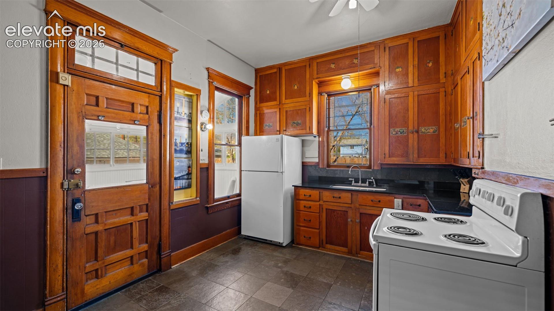 Listing photo 19 for 1919 W Colorado Avenue