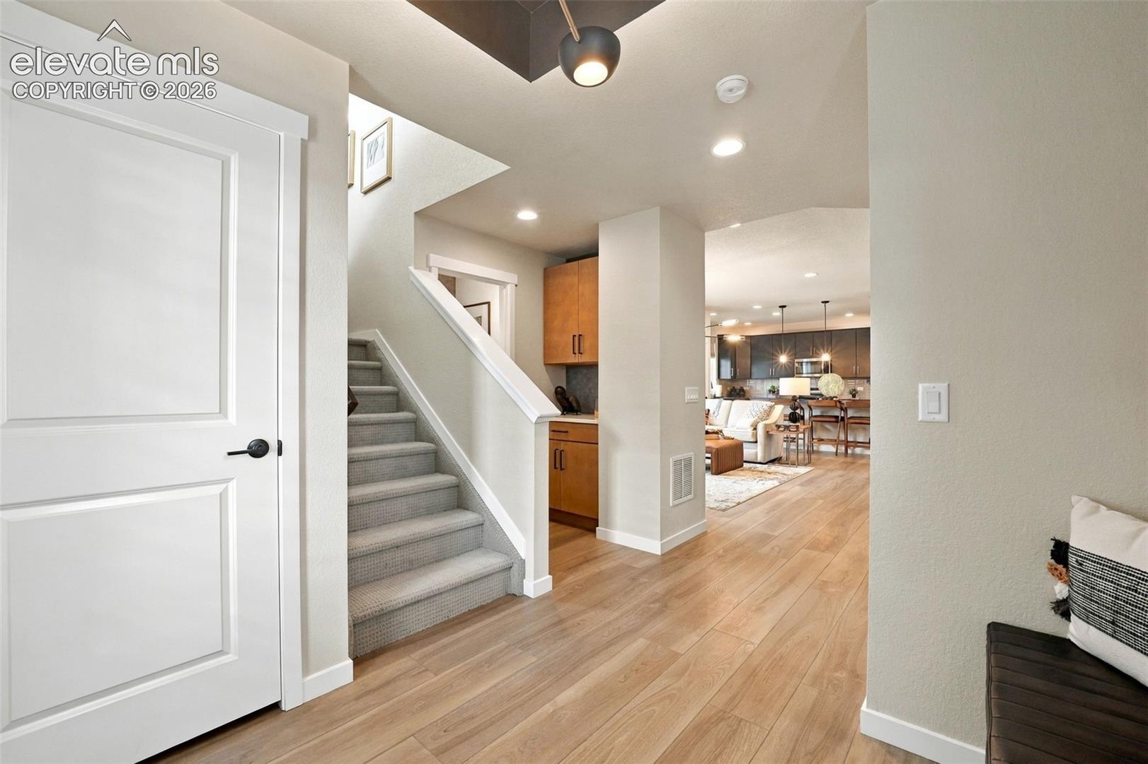 Listing photo 6 for 6954 Knapp Drive
