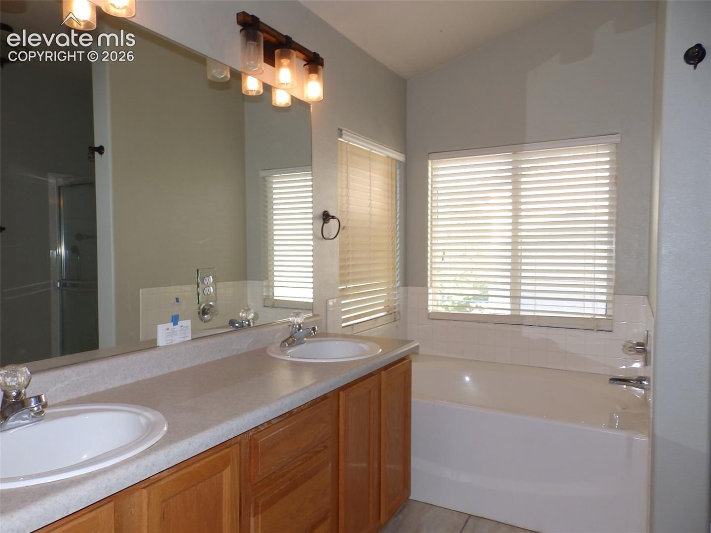 Listing photo 7 for 803 Ridgebury Place