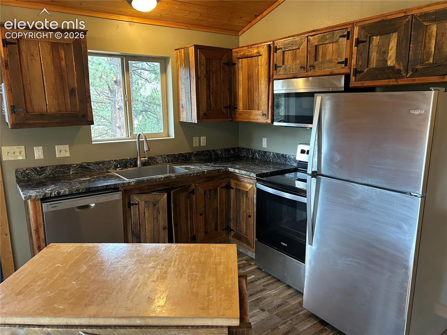 Listing photo 7 for 14515 Columbine Circle