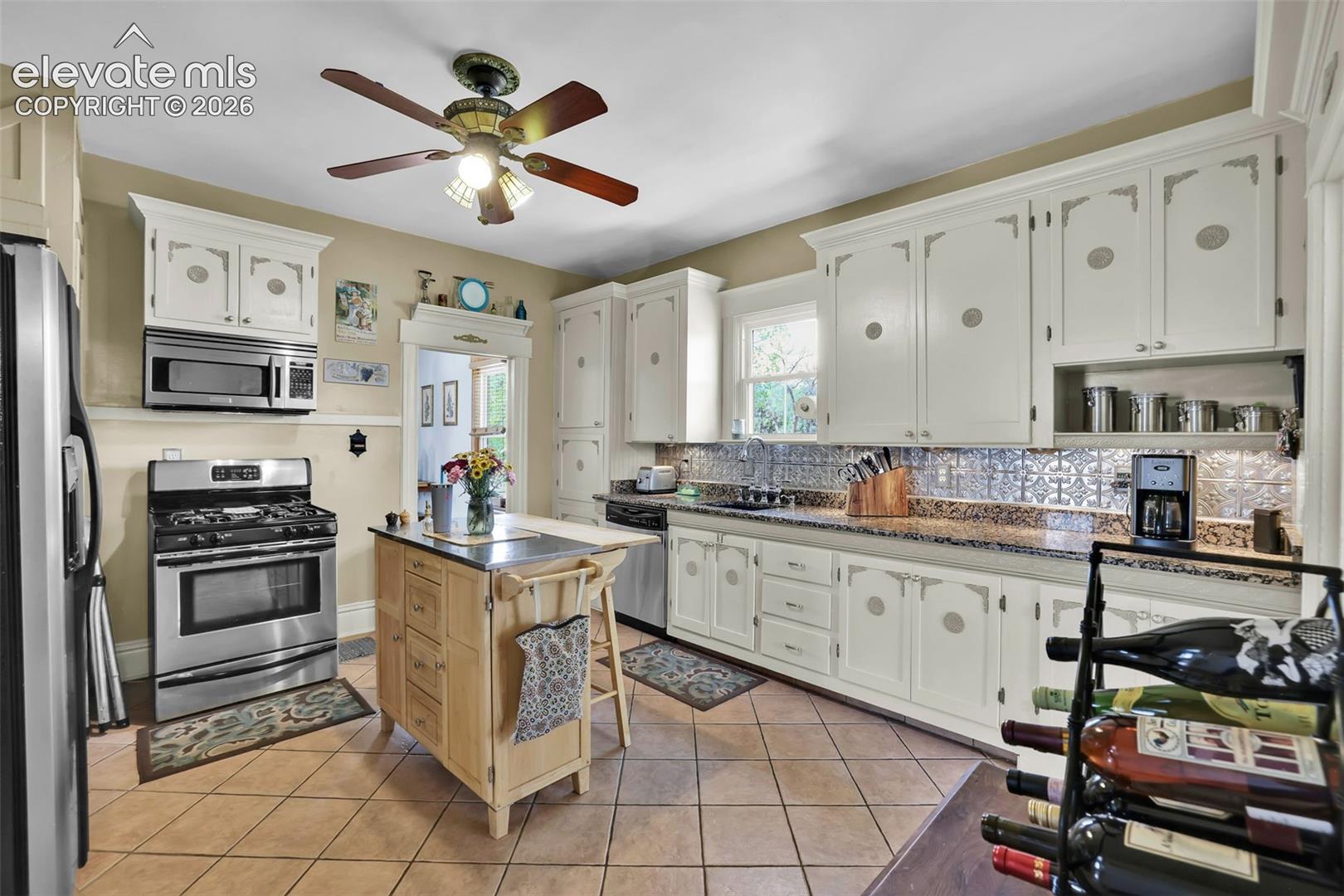 Listing photo 19 for 1302 E Platte Avenue