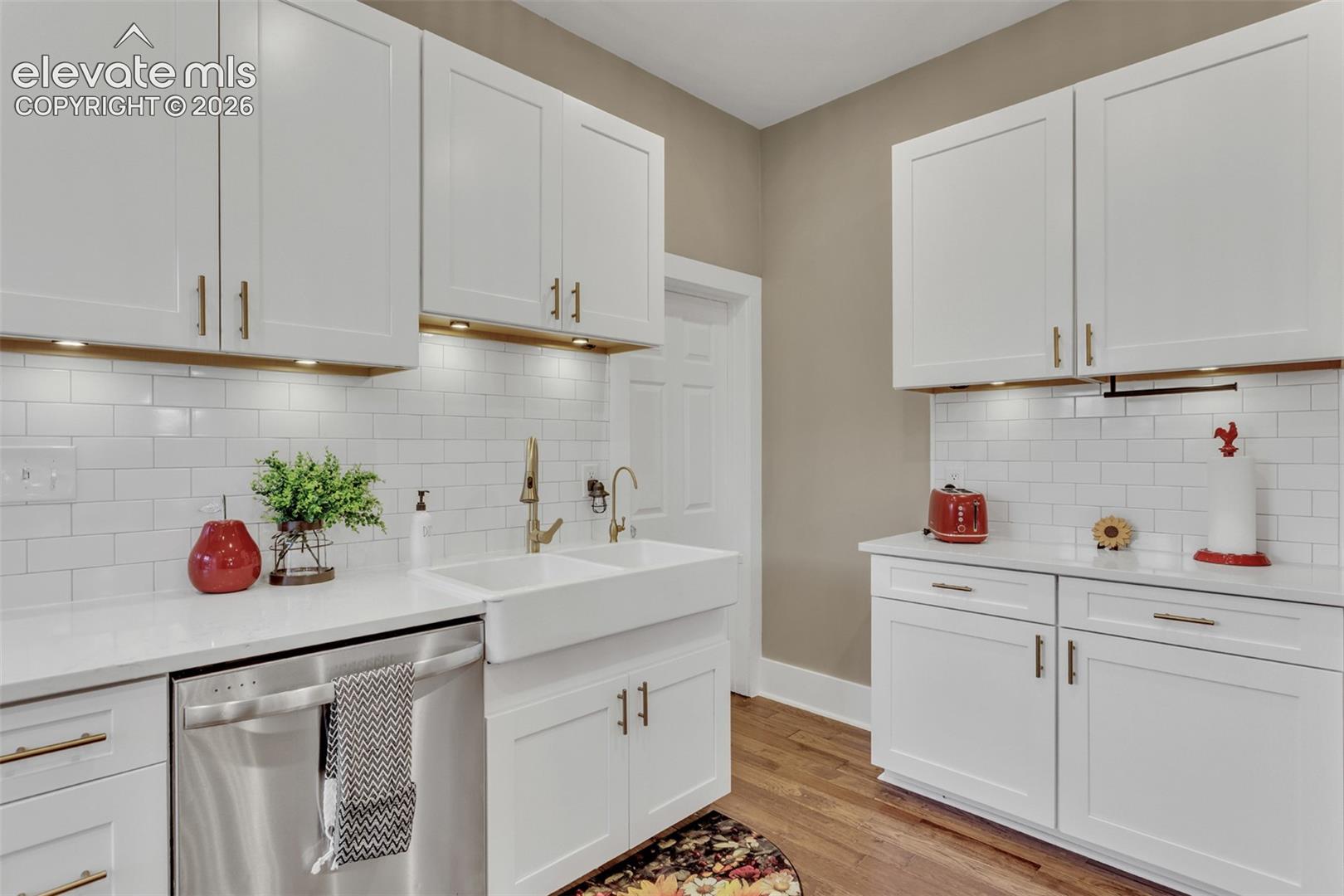 Listing photo 15 for 7801 Valley View Street