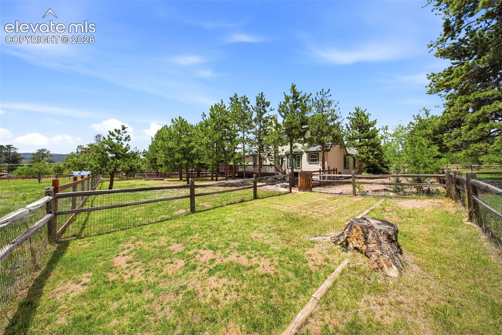 Listing photo 4 for 2221 Valley View Drive