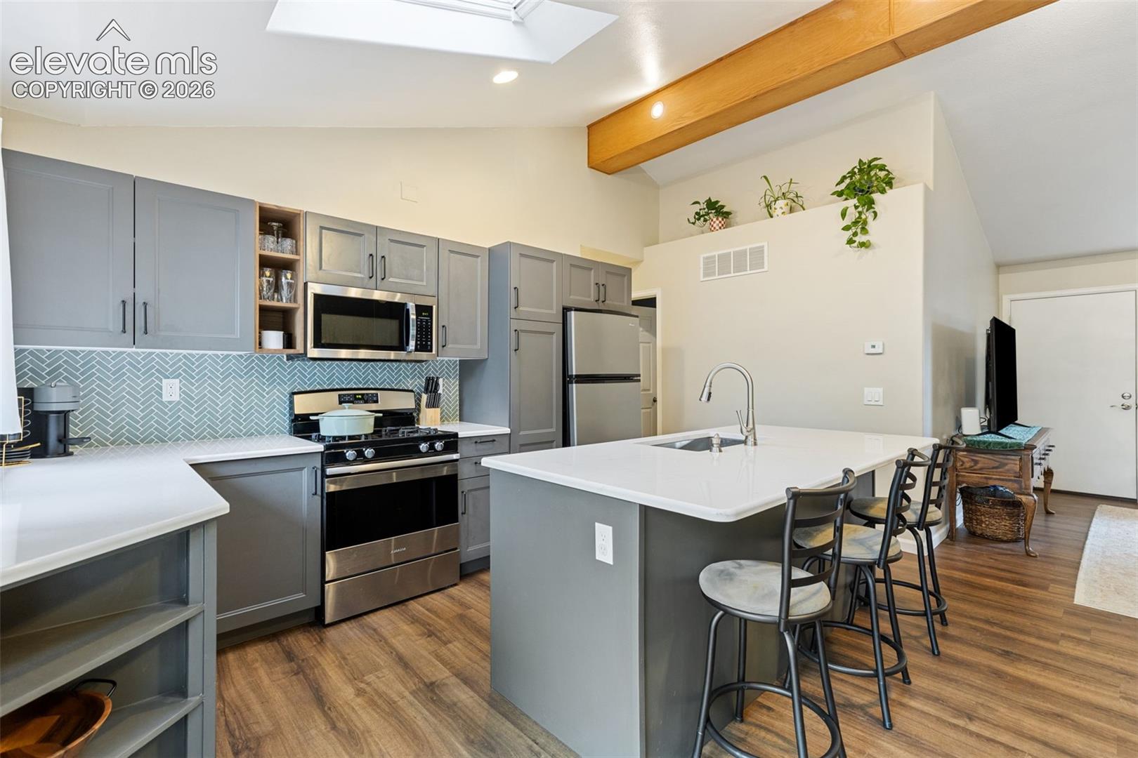 Listing photo 2 for 2110 Frontier Drive