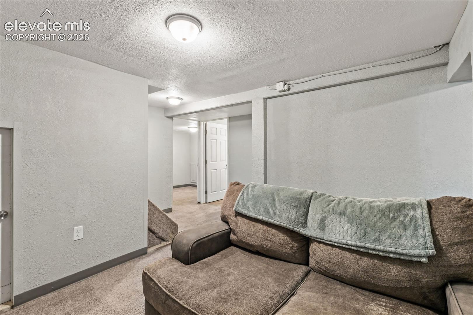 Listing photo 32 for 1726 E Evans Avenue
