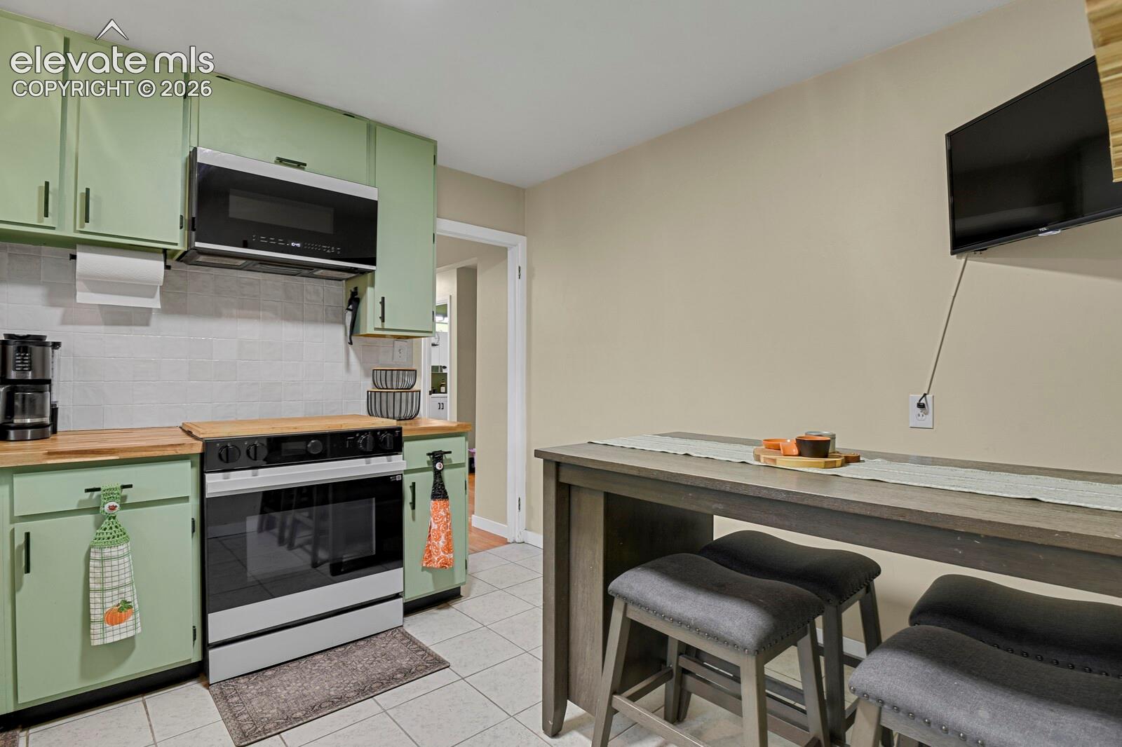 Listing photo 14 for 153 Rose Drive