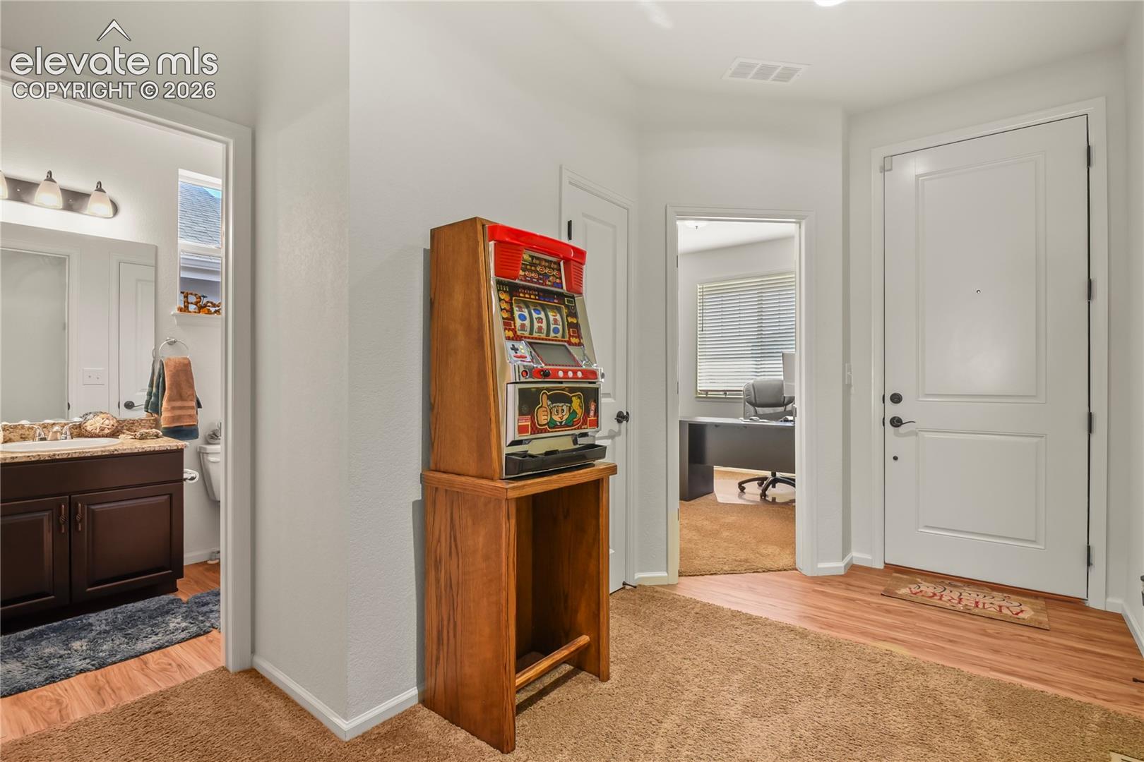 Listing photo 5 for 3921 John Court