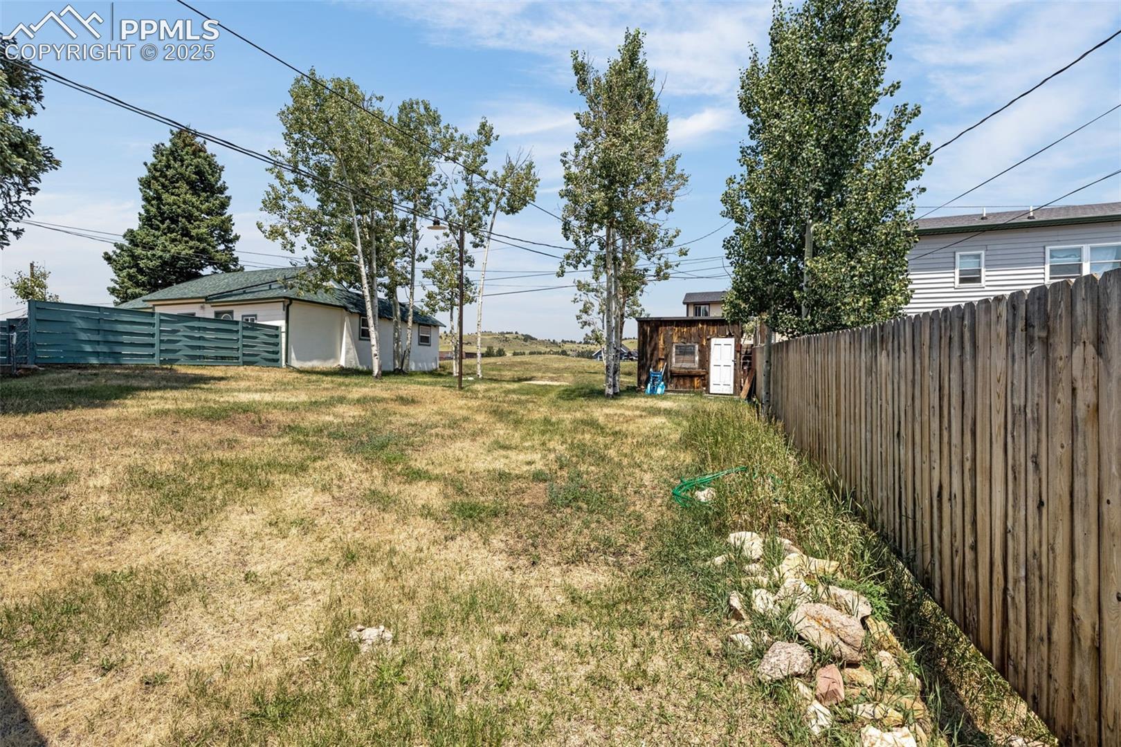 Listing photo 12 for 137 W Eaton Avenue