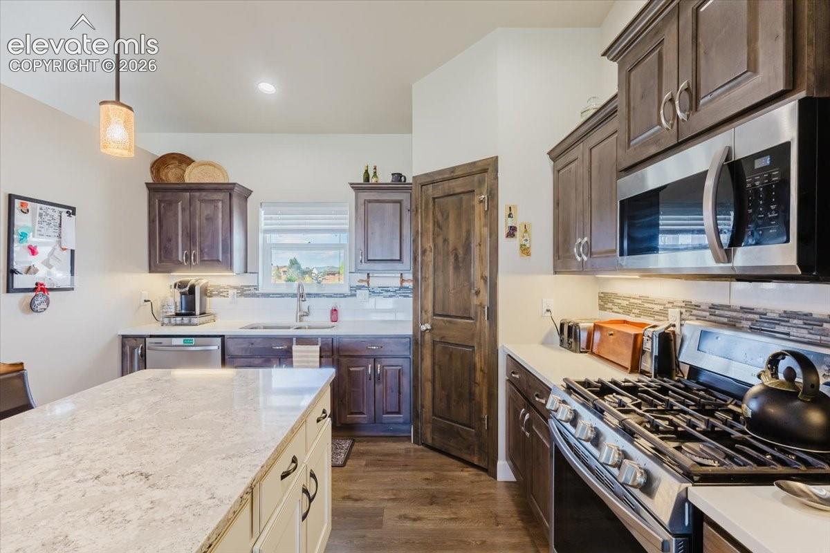 Listing photo 8 for 698 W McCulloch Boulevard