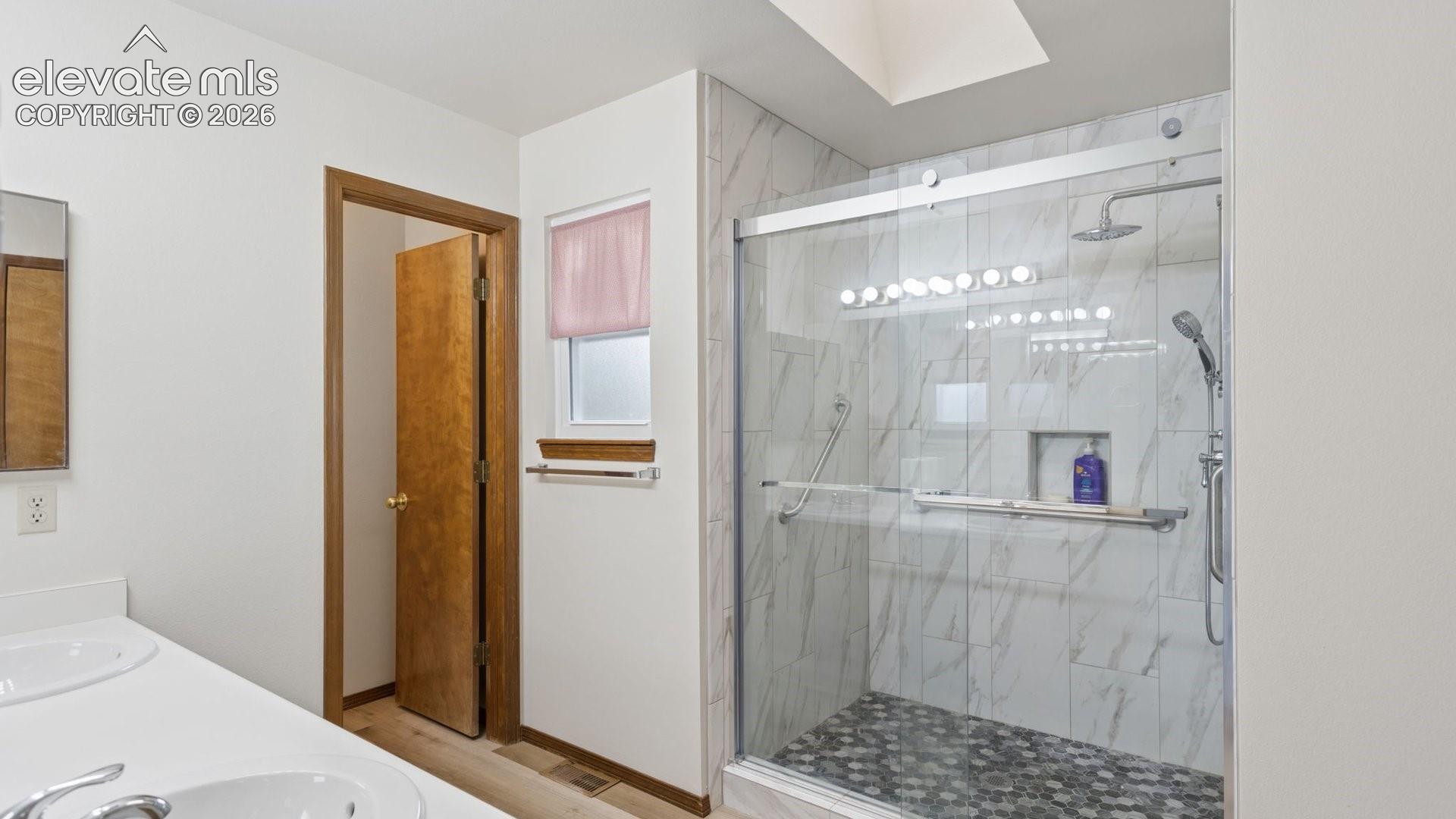 Listing photo 12 for 8335 Ilex Drive