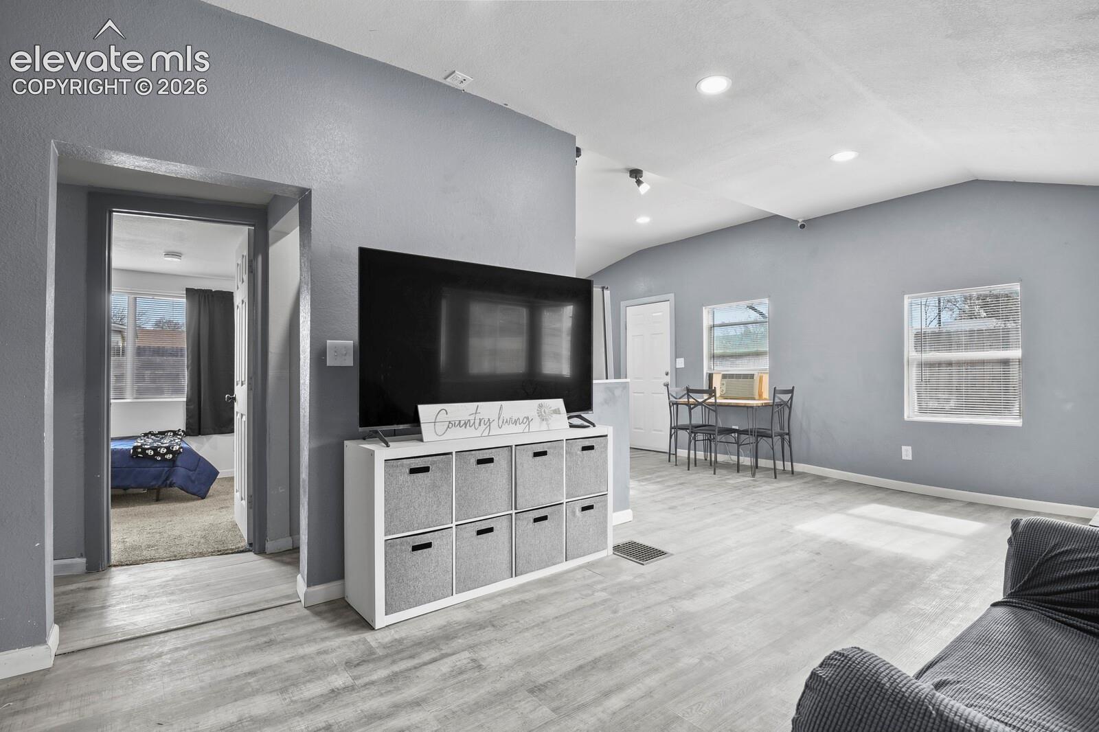 Listing photo 7 for 1640 Jackson Street
