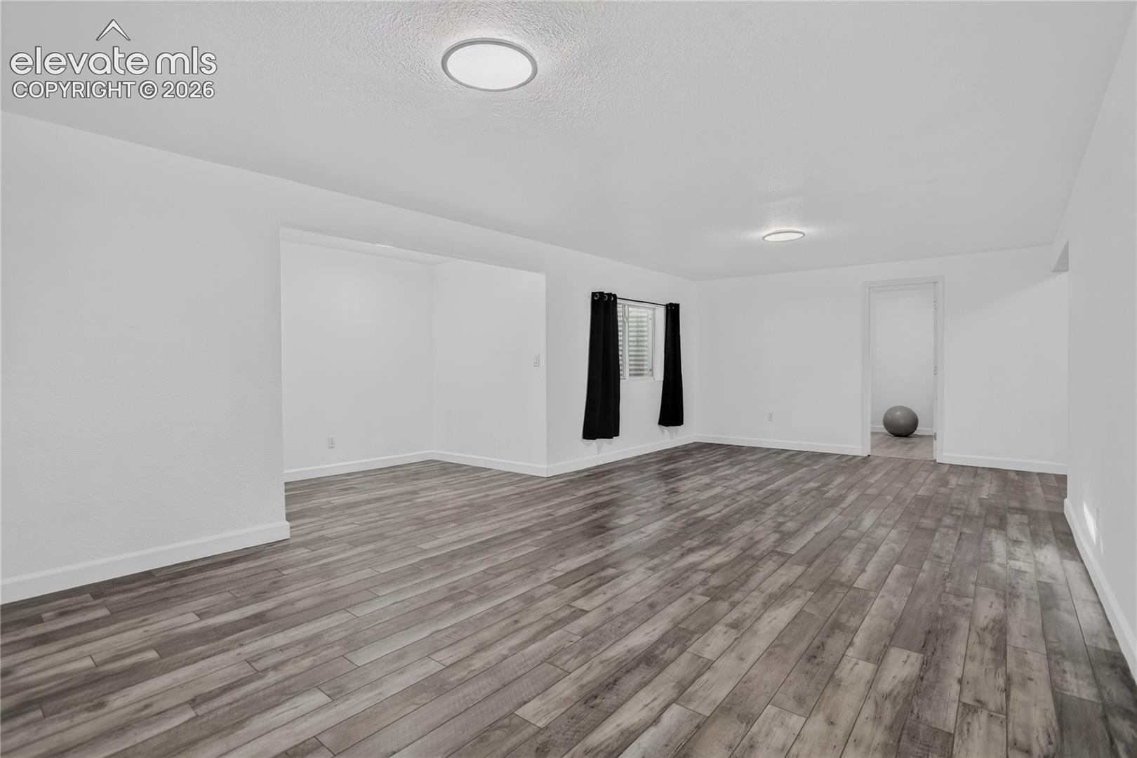 Listing photo 13 for 2250 Heathercrest Drive