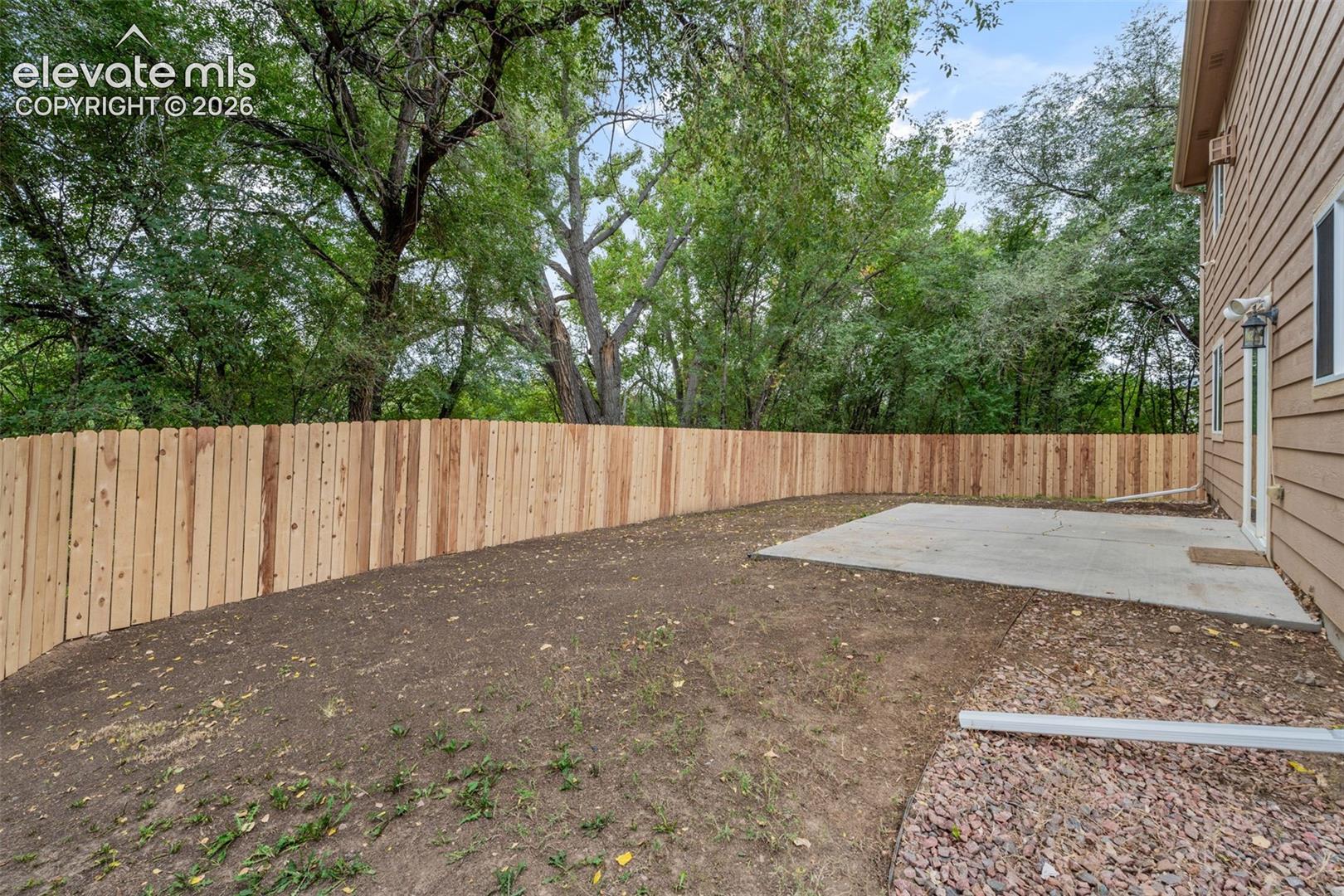 Listing photo 40 for 421 Autumn Place
