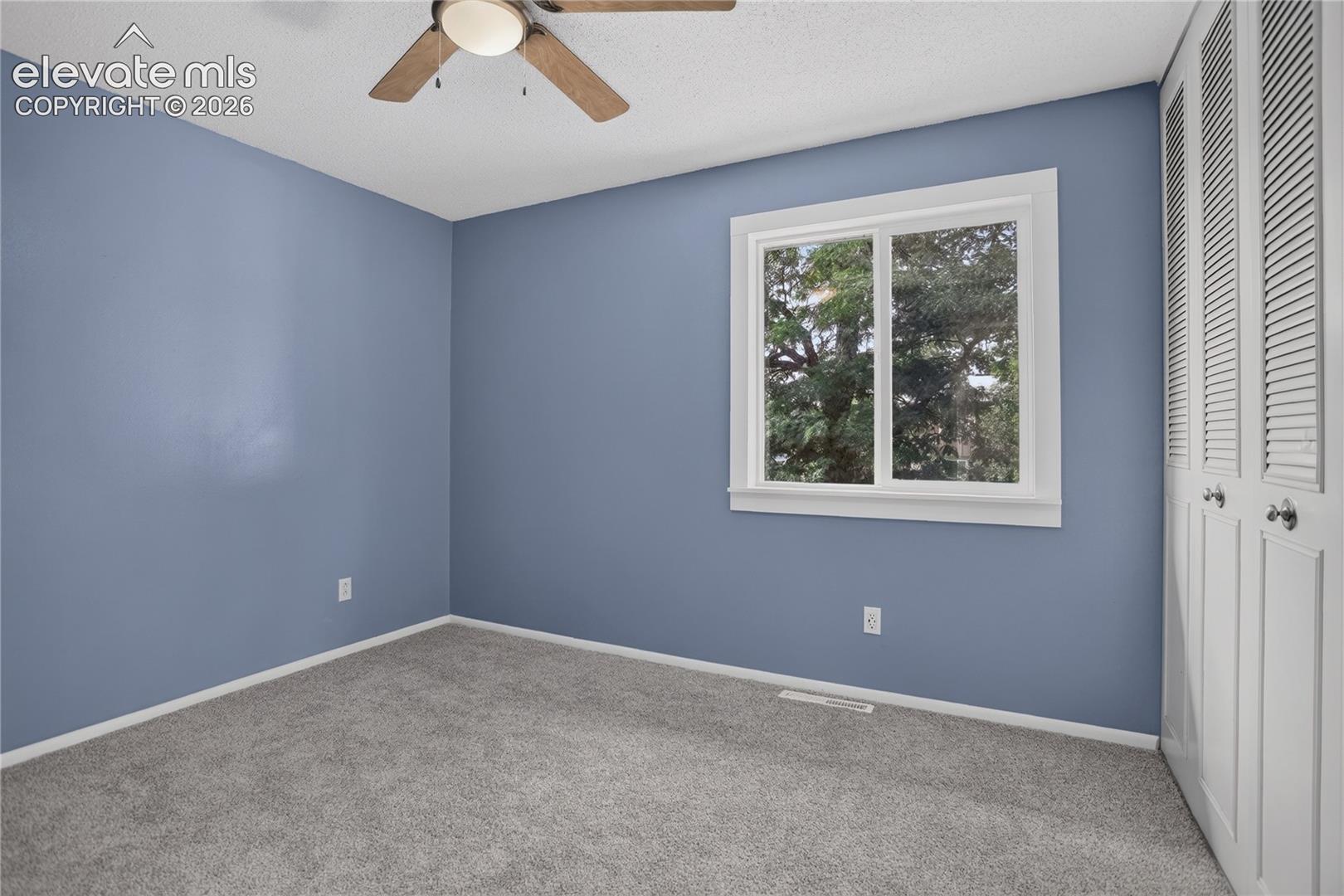 Listing photo 14 for 4619 Sprucewood Drive