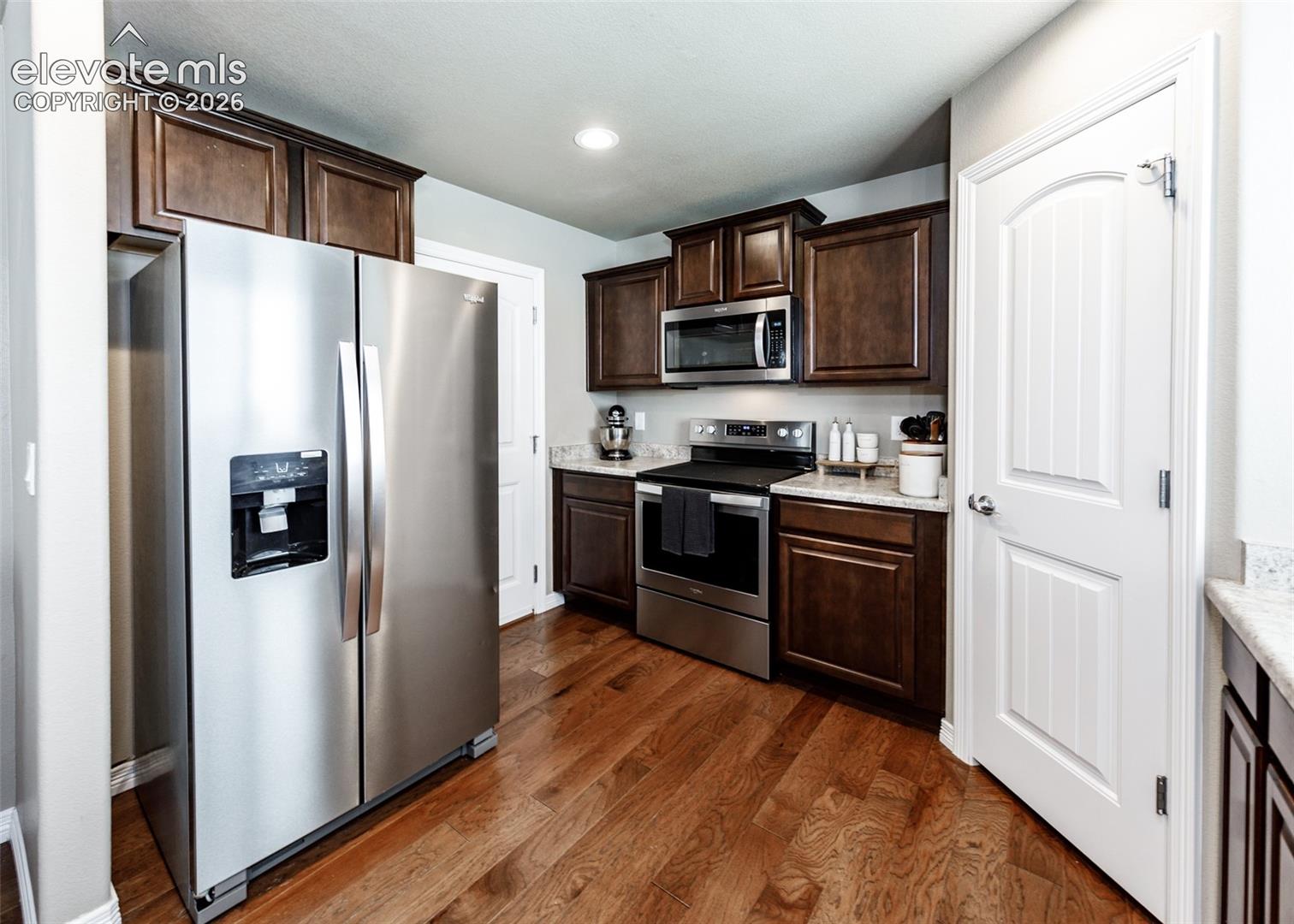 6977 Winnicut Drive, photo 18
