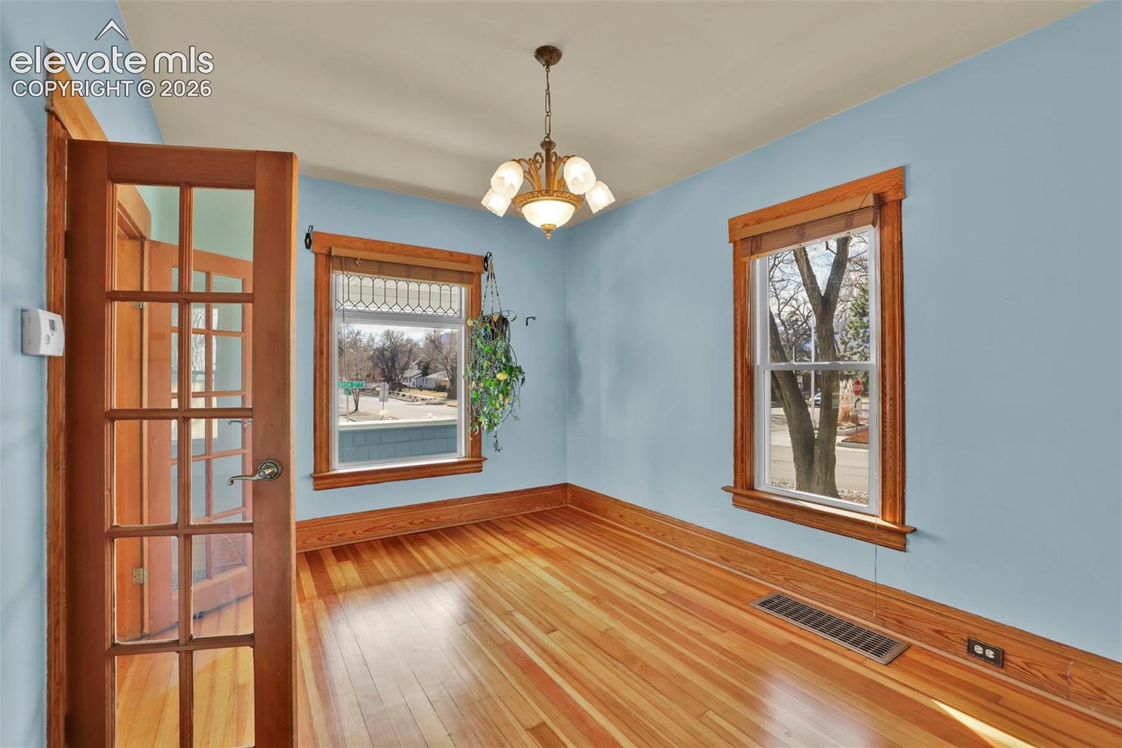 Listing photo 16 for 1302 E Platte Avenue