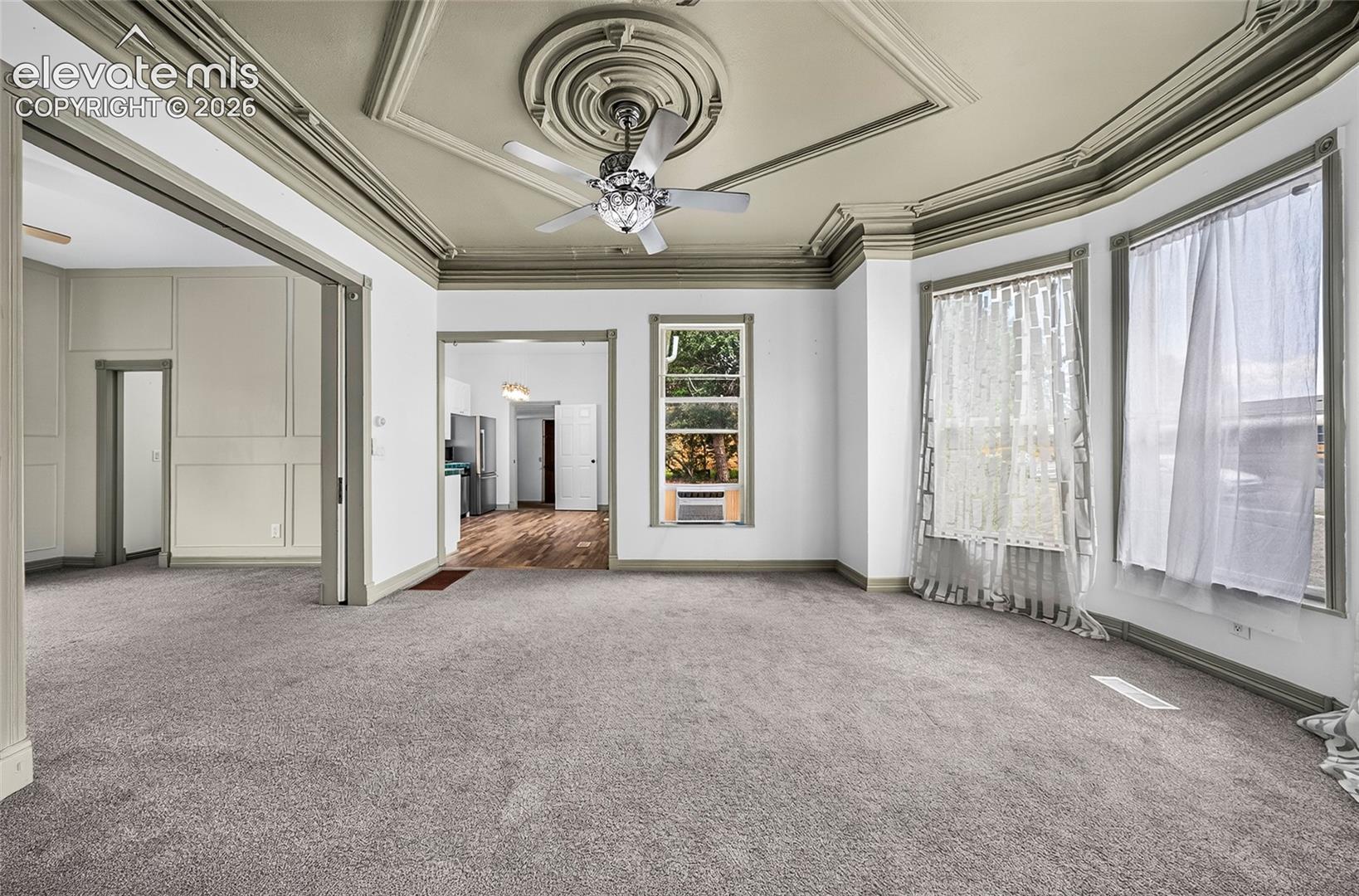 Listing photo 4 for 121 W Missouri Avenue