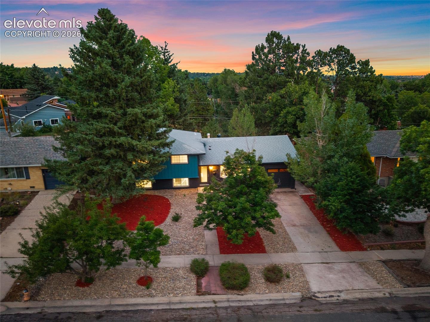 2123 Warwick Lane, photo 2