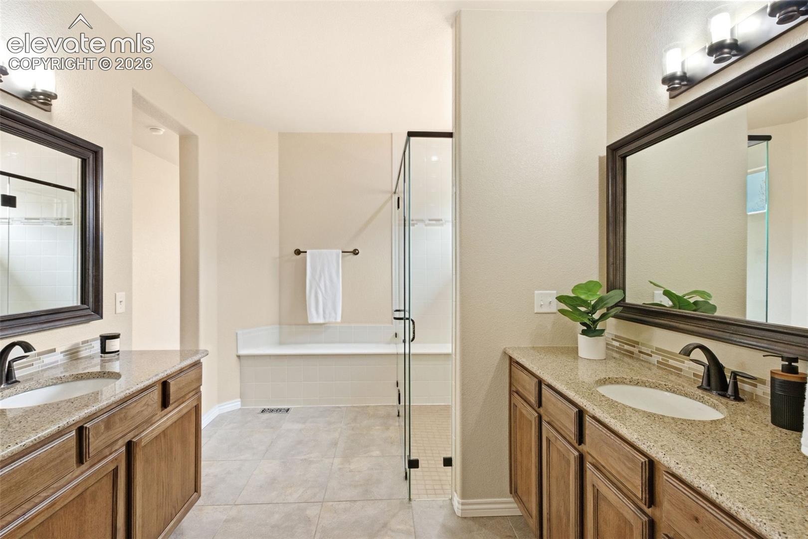 Listing photo 18 for 12637 Chianti Court