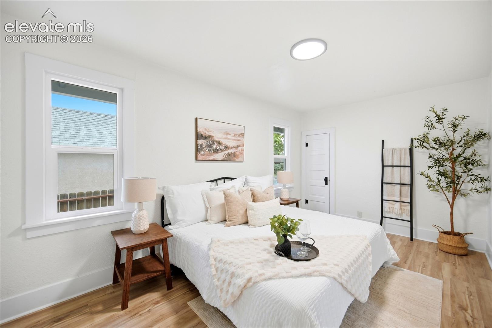 Listing photo 4 for 947 E Costilla Street