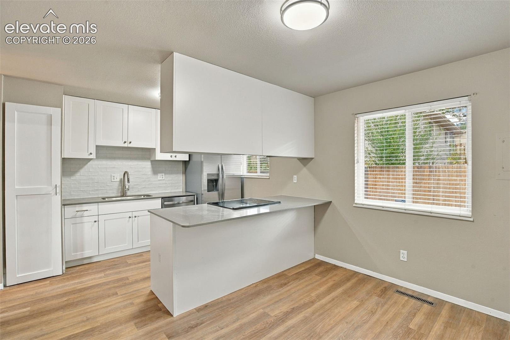 Listing photo 10 for 1070 Applewood Drive