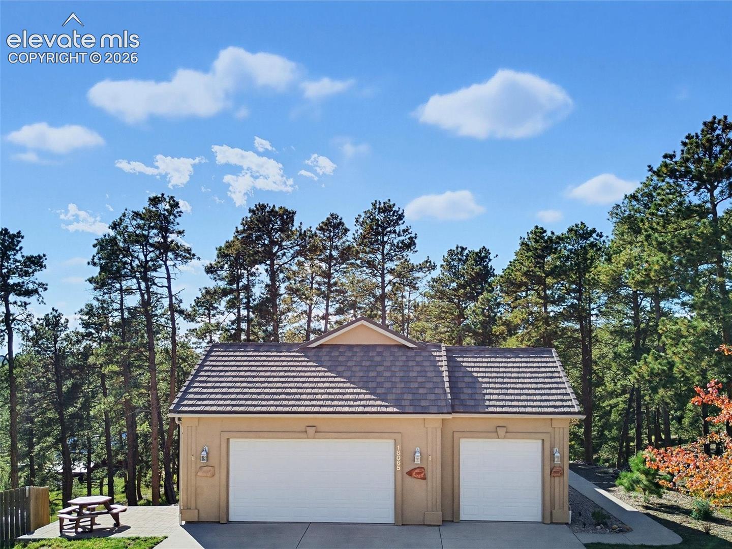 Listing photo 4 for 18065 Cumbres Road