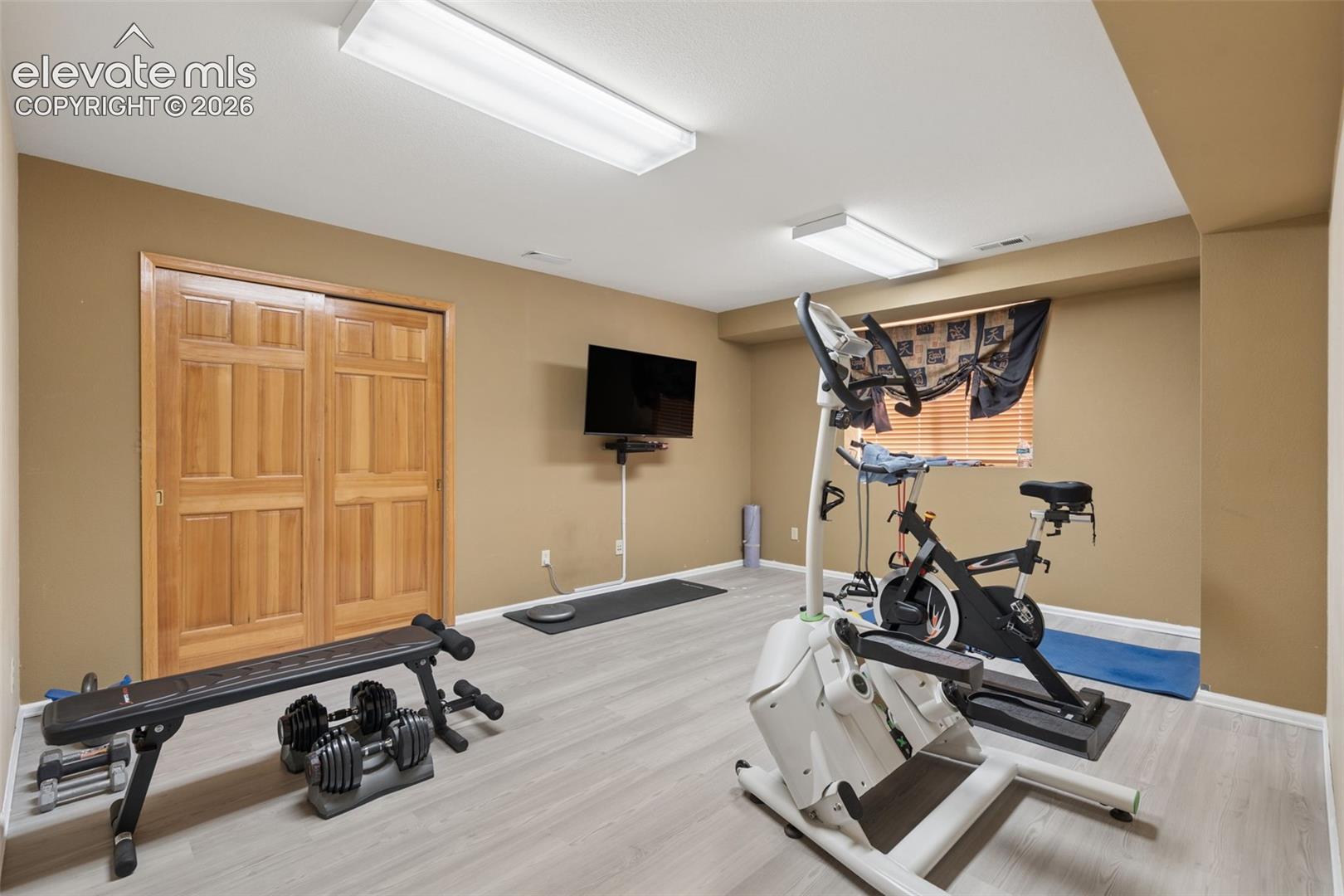 Listing photo 40 for 5830 Broadmoor Bluffs Drive