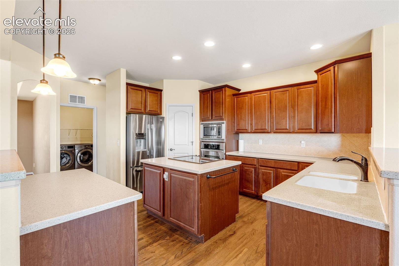 Listing photo 2 for 11263 Foxwell Way