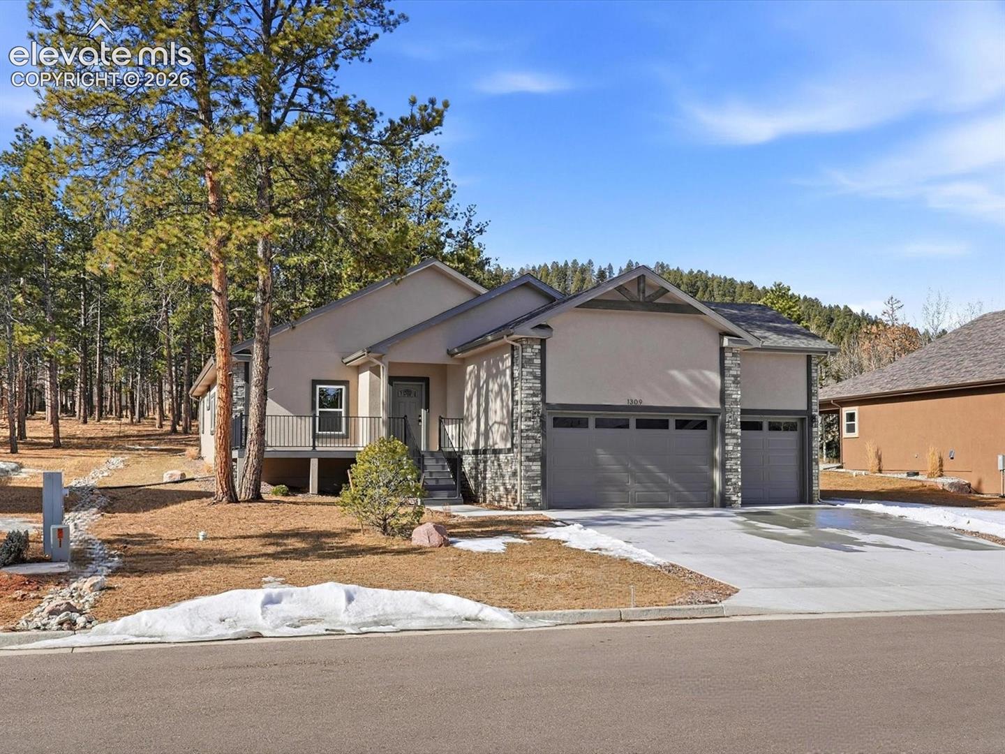 Listing photo 3 for 1309 Stone Ridge Drive