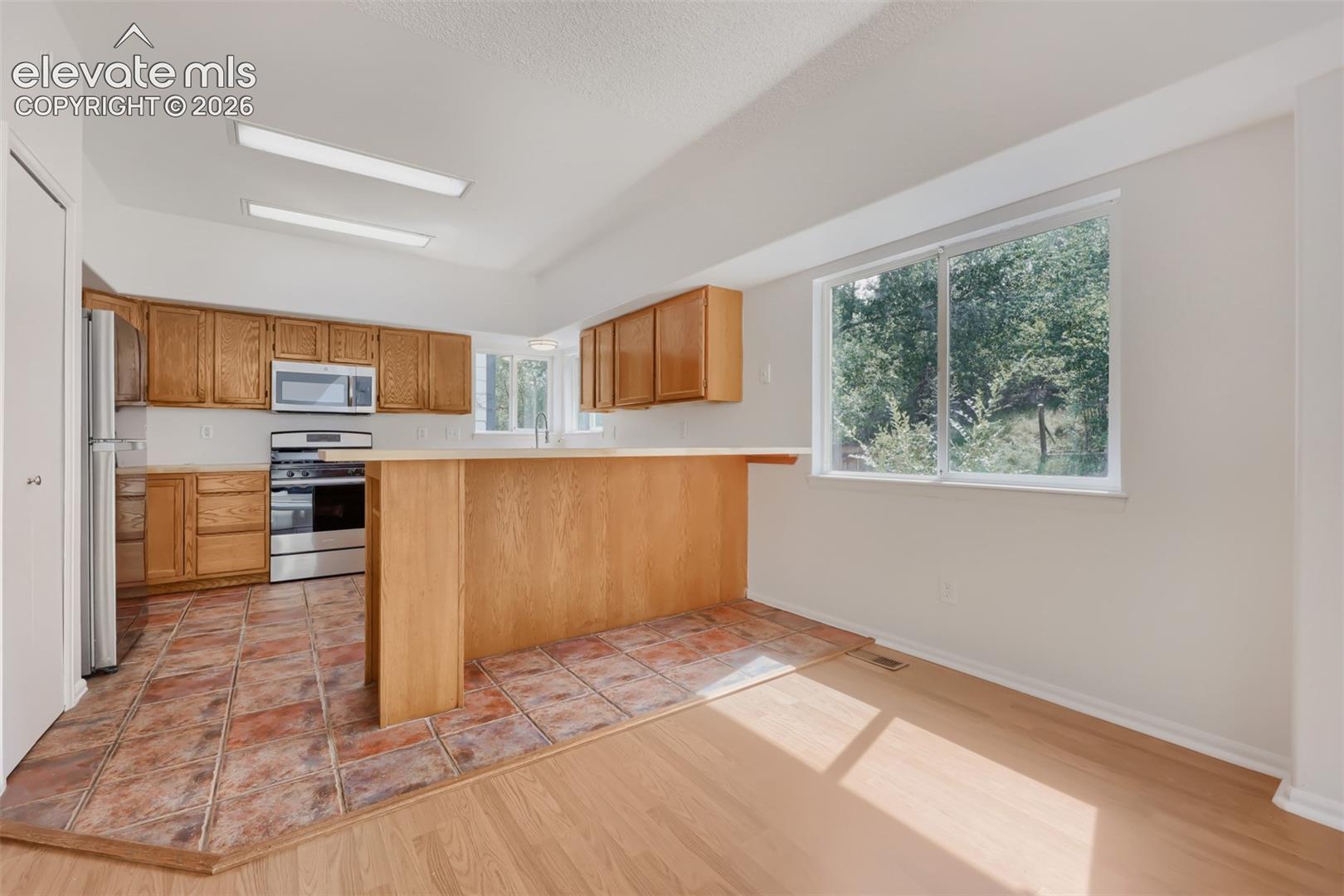 Listing photo 10 for 437 Kearney Avenue