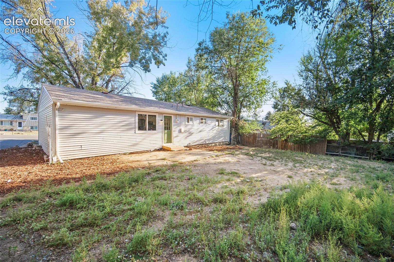 Listing photo 36 for 3928 E Pikes Peak Avenue