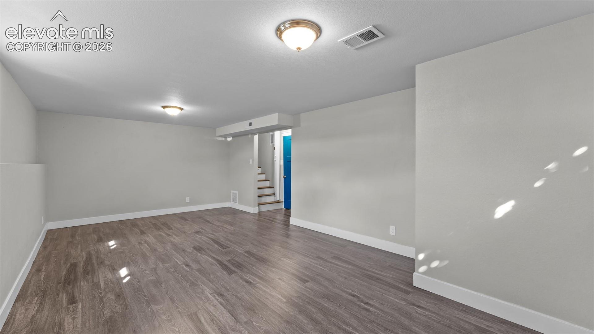 Listing photo 19 for 7 N Dartmouth Street