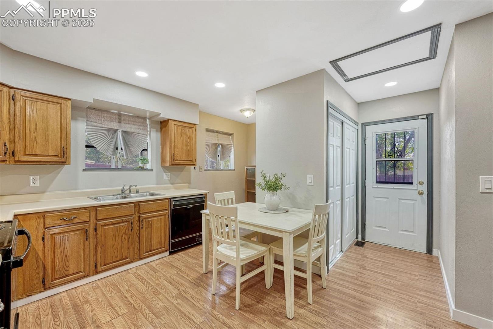 929 Arcadia Street, photo 3