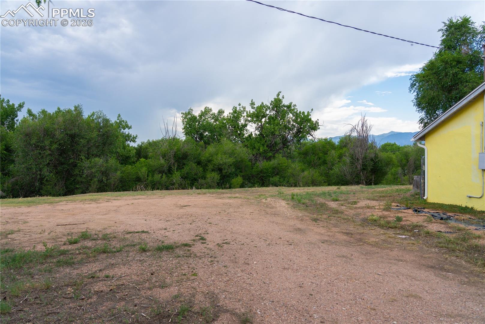 Listing photo 14 for 325 S Santa Fe Avenue 1-3