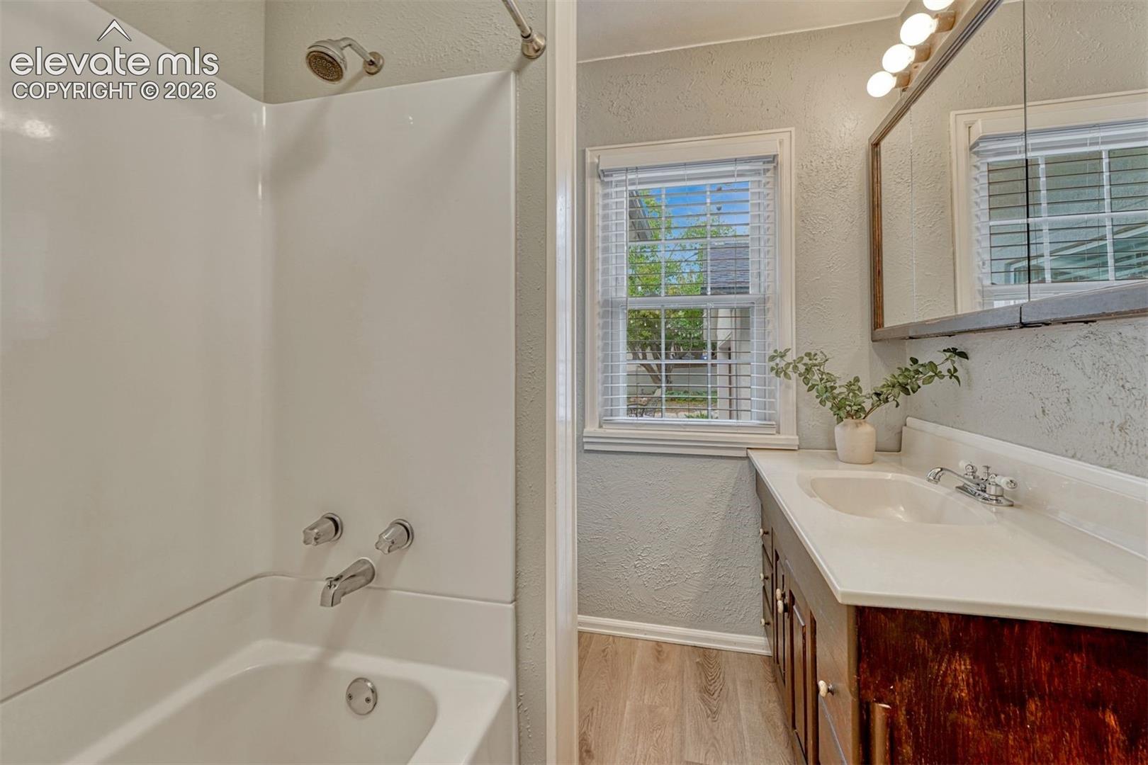 Listing photo 25 for 1900 E San Rafael Street
