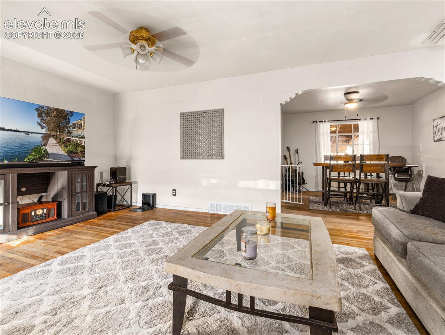 Listing photo 6 for 18 Dundee Lane