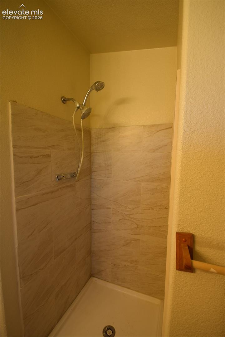 Listing photo 34 for 877 Maid Marian Drive