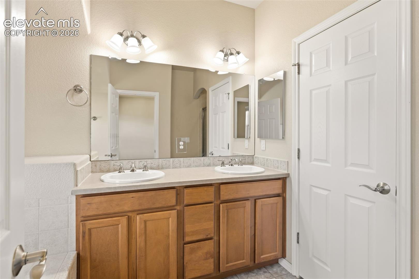 Listing photo 35 for 3312 Ironton Creek Point