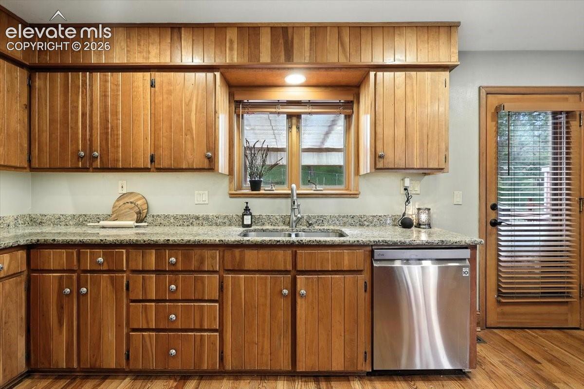 Listing photo 13 for 1975 Valley View Drive