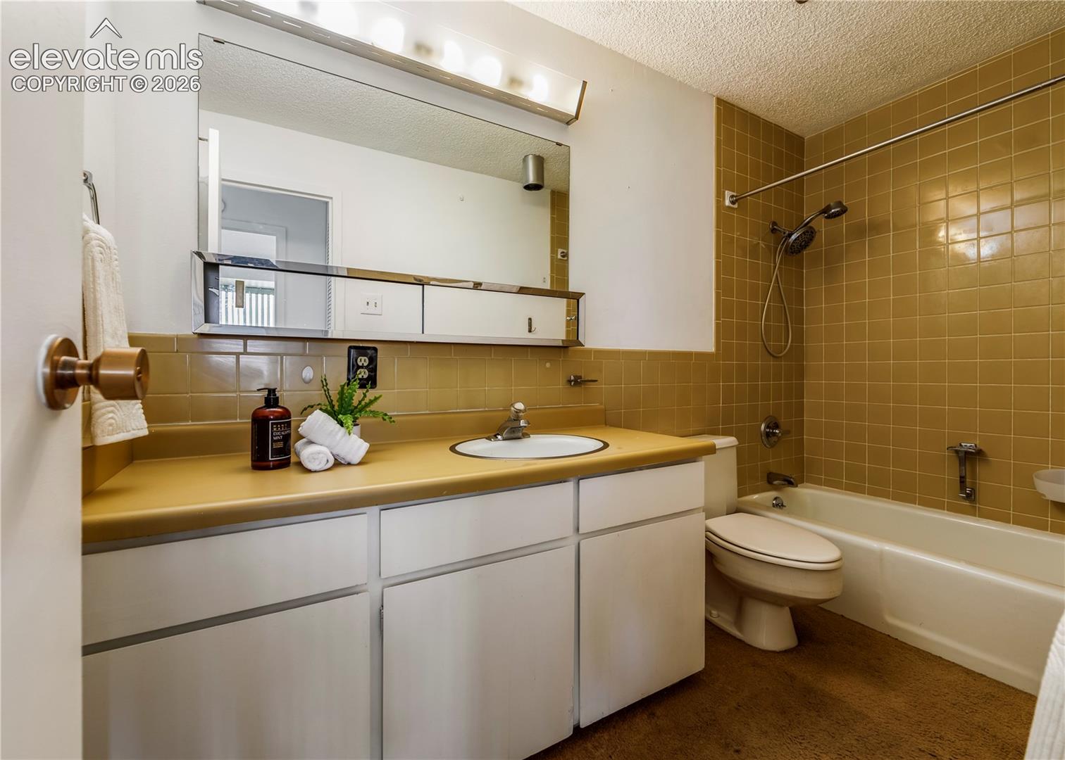 Listing photo 20 for 411 Lakewood Circle A1204