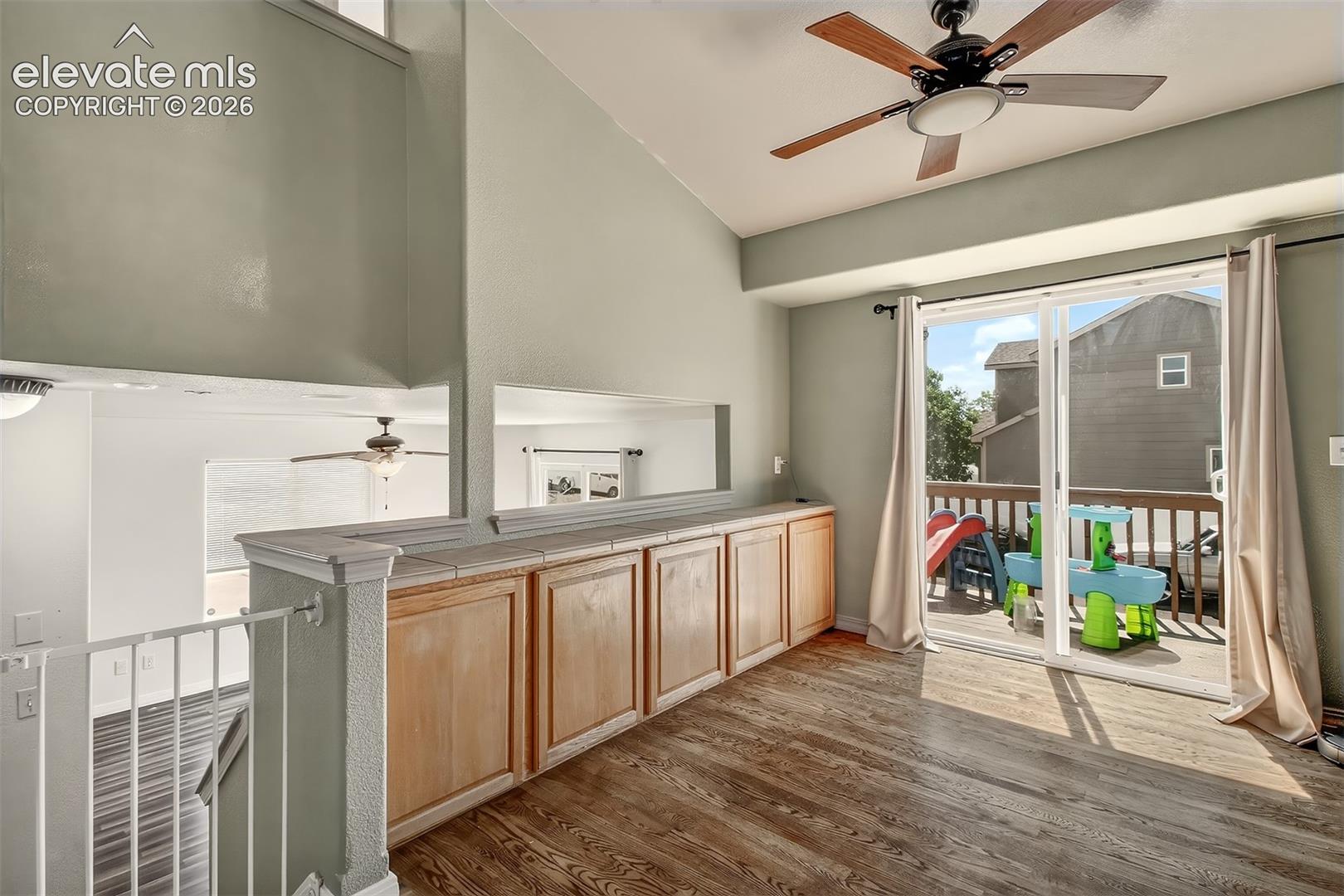 Listing photo 6 for 7358 Maybeck View