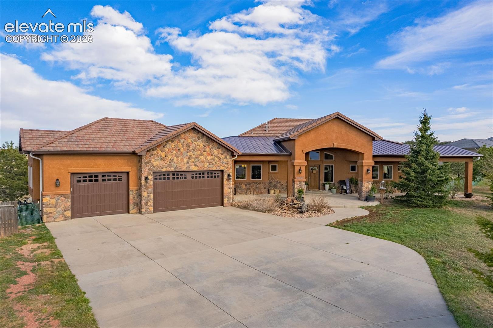 Listing photo 2 for 16895 Horizon Ridge Trail