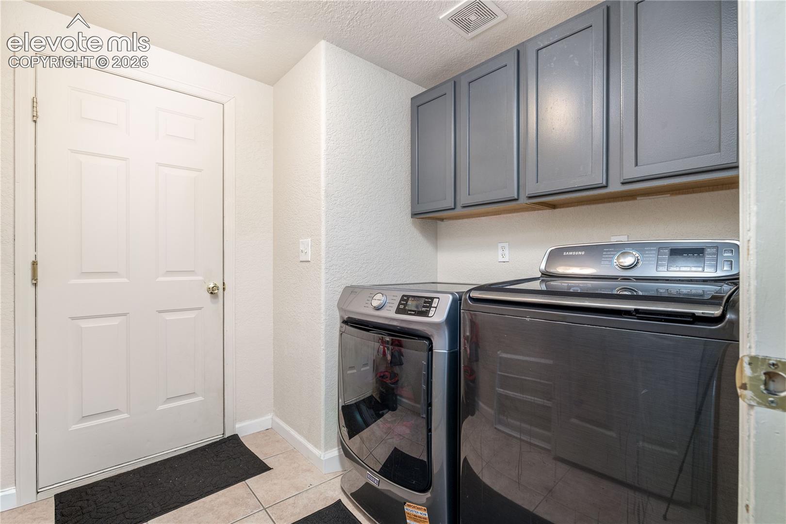 Listing photo 23 for 938 Cedarcrest Drive