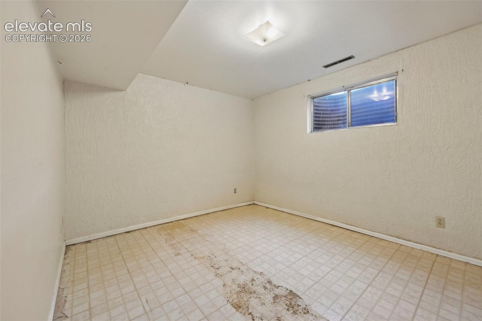 Listing photo 35 for 19280 doewood Drive