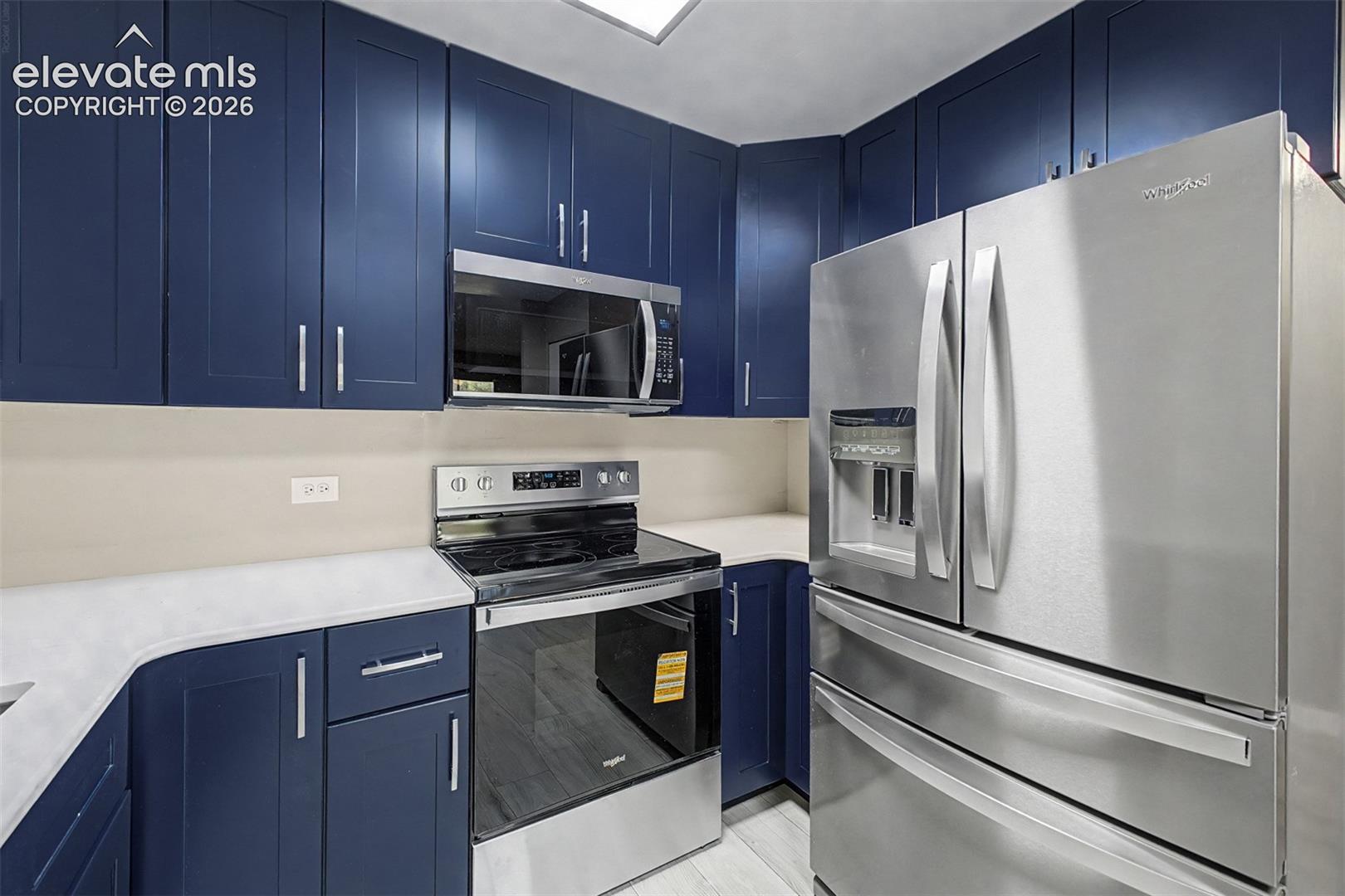 Listing photo 3 for 605 S Alton Way 12C