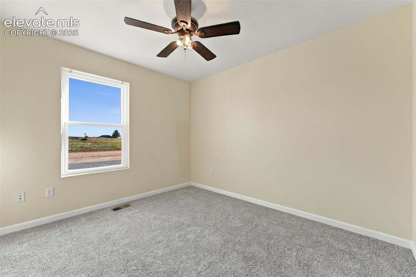 Listing photo 9 for 1385 N Challenger Drive