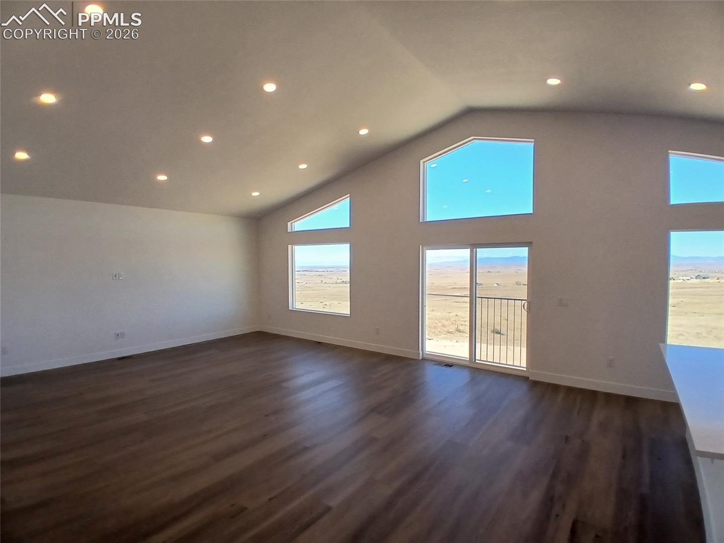 Listing photo 5 for 19981 Cloudfield Point