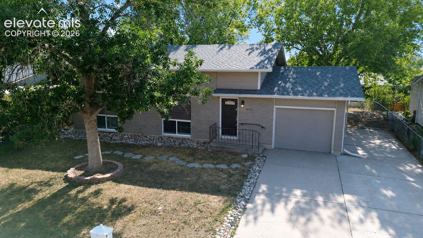 Listing photo 21 for 6910 Fielding Circle