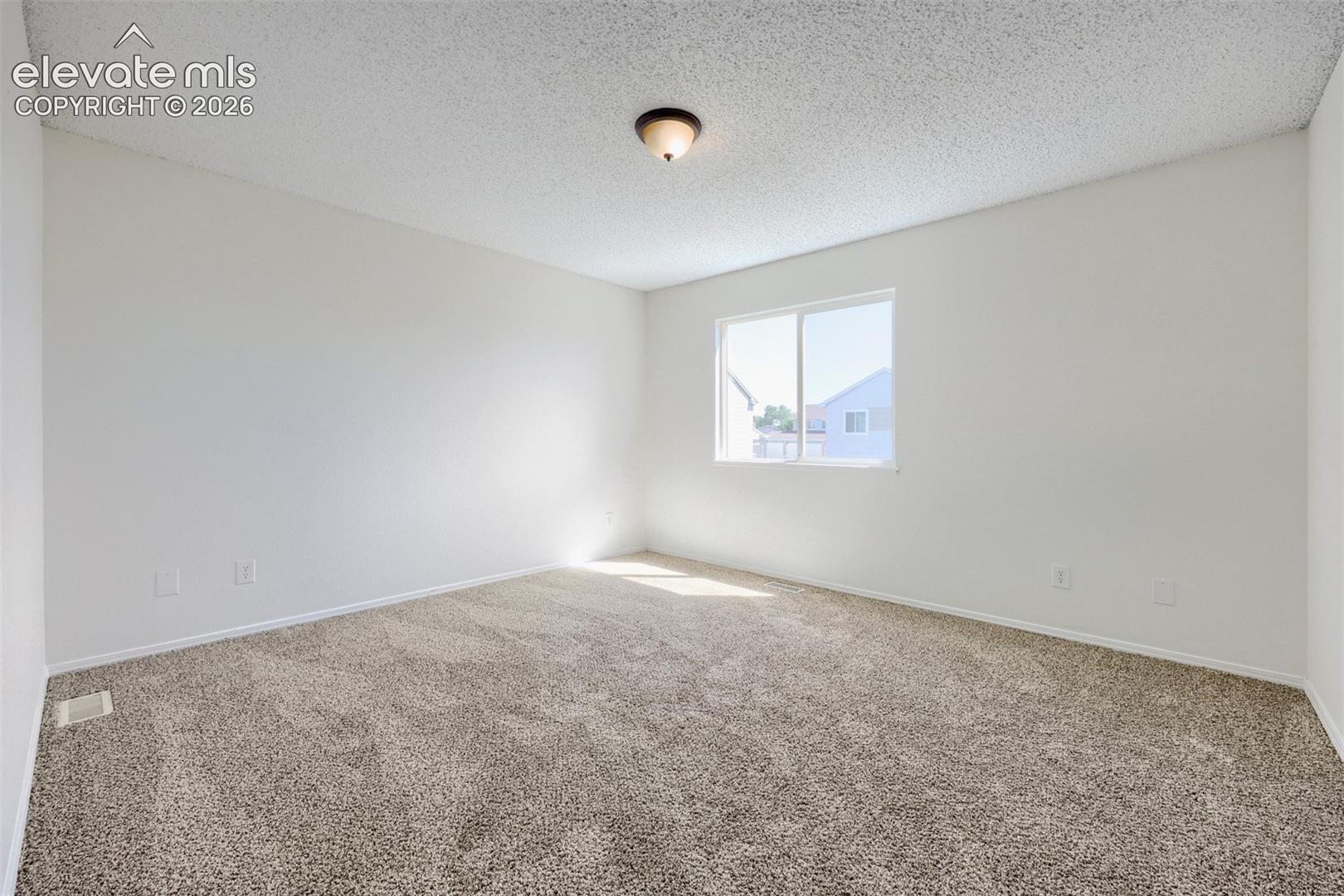 Listing photo 12 for 858 Marshall Drive